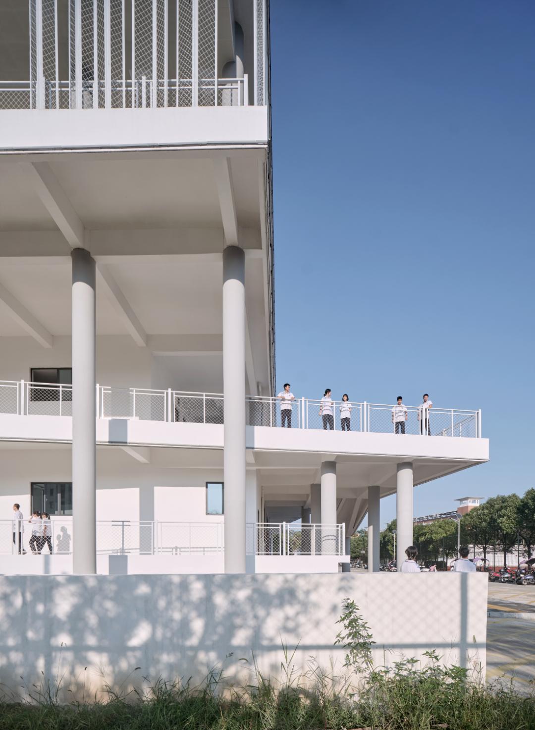 以靠建筑|交叠与转换:宜黄一中综合楼