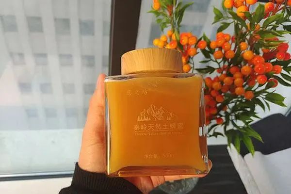 蜂蜜几年过期怎样辨认真假蜂蜜,养蜂人告你真假蜂蜜的识别方法