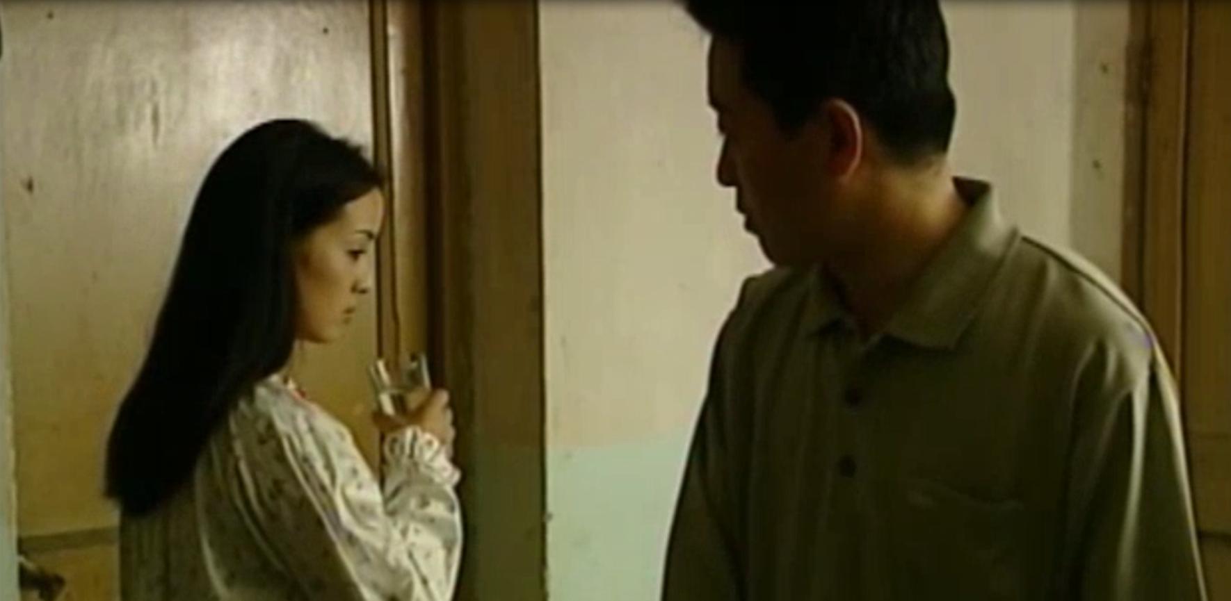 人性与欲望交织的*理片伦**，丈夫抛弃糟糠之妻，结局让他后悔万分