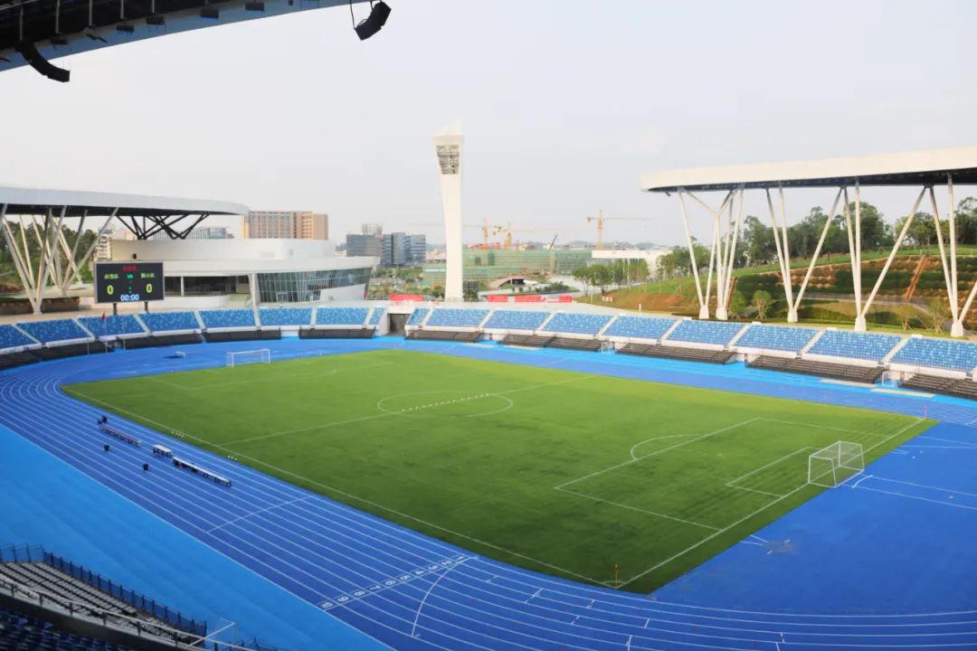 南海区免费足球场,南海体育中心天然草足球场