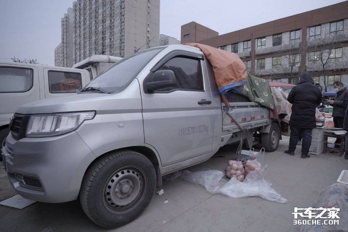 买辆五菱荣光小卡摆地摊怎么样,五菱荣光小卡摆摊卖什么好