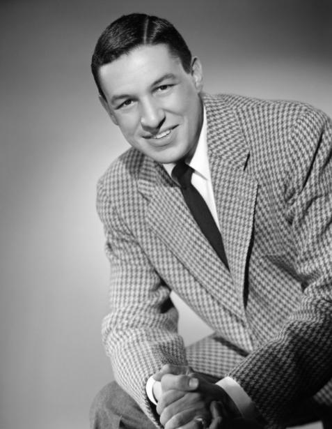 伟人与香烟：毛*东泽**吸百家烟，*小平邓**吸烟被递条，为戒烟吃花生