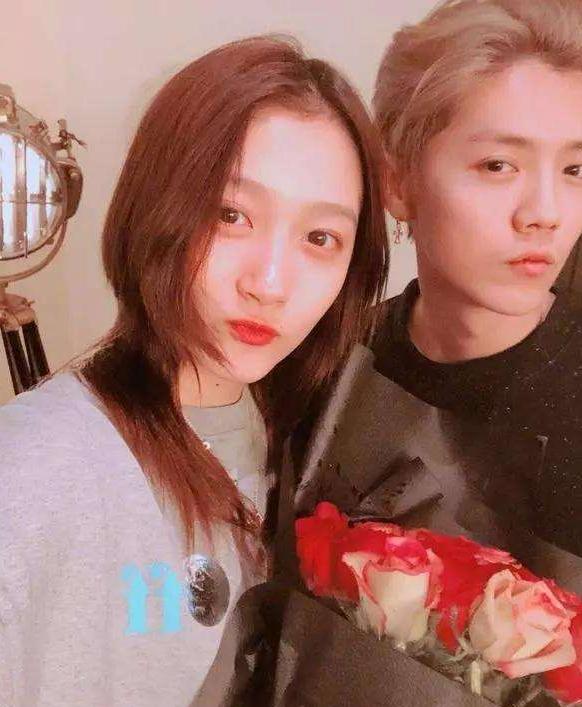 鹿晗关晓彤自交往以来备受争议,鹿晗关晓彤公开恋情前的回顾