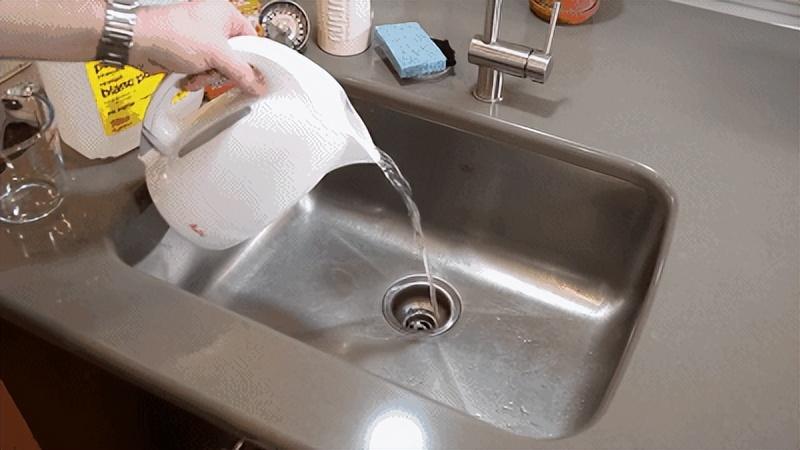 管道被油堵了怎么搞,排水管道被油污堵了用什么通