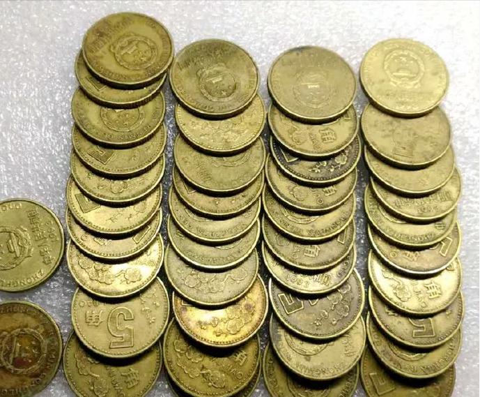 一枚五角硬币价值30000元以上,翻出一些钱币值钱吗
