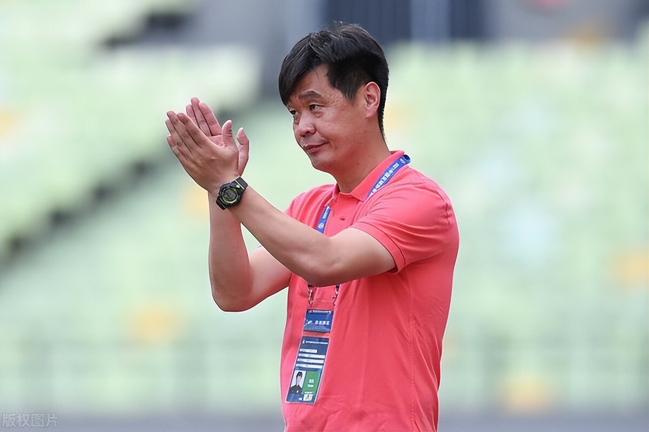 青岛足球教练李霄鹏,李霄鹏鲁能换帅视频