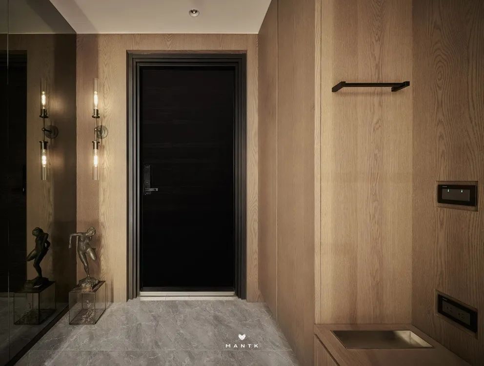 将自然质地捎进屋内，6口之家的理想共居