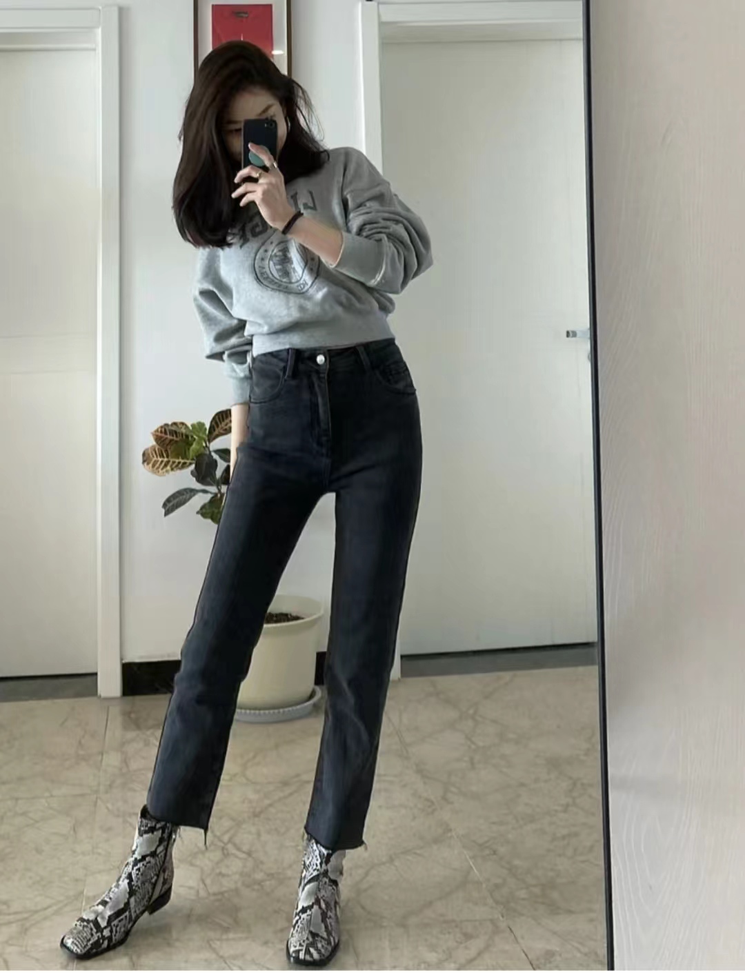 直筒牛仔裤搭配衣服视频大全,2021年直筒牛仔裤衣服搭配