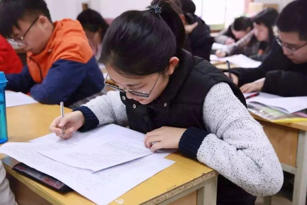 上了高中“力不从心”的学生，早在初中就有预兆，家长注意这几点