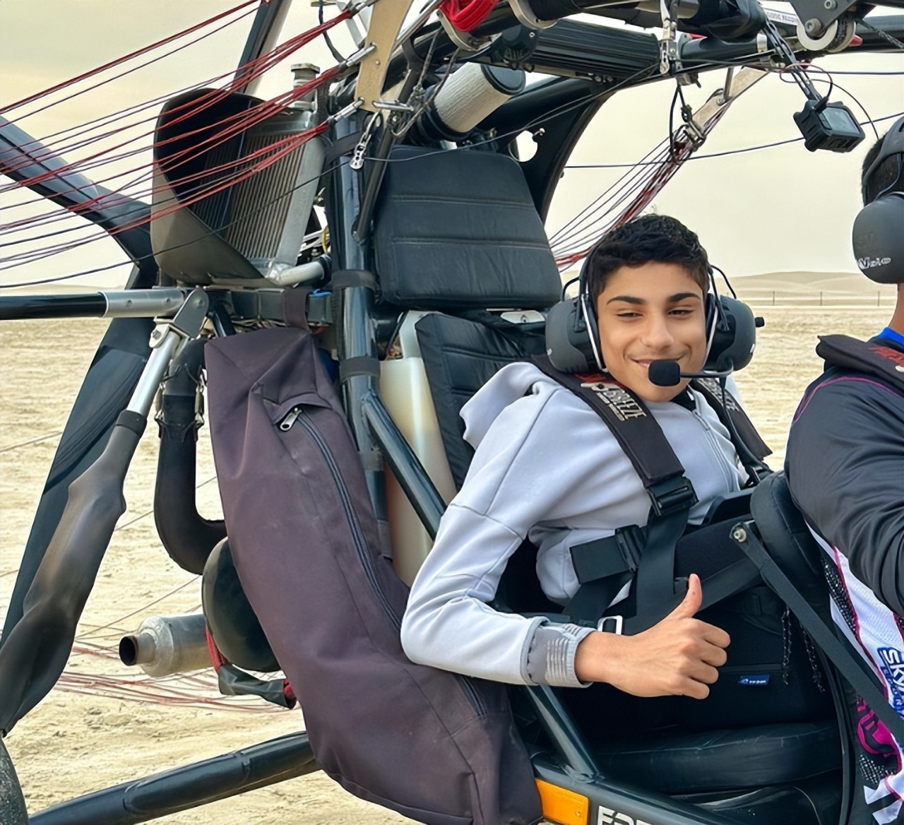 卡塔尔世界杯开幕式那个人是谁,卡塔尔世界杯没有腿子的男孩