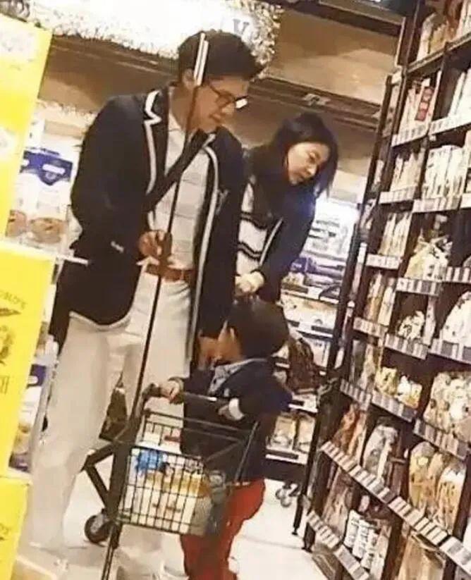 郭晶晶晒庆生视频,郭晶晶帮老公整理衣服