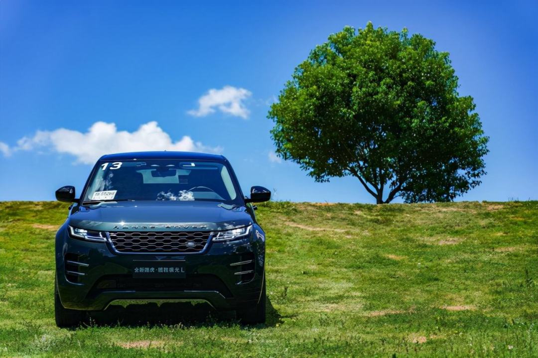 试驾全新路虎揽胜极光奢华版,细说路虎揽胜极光