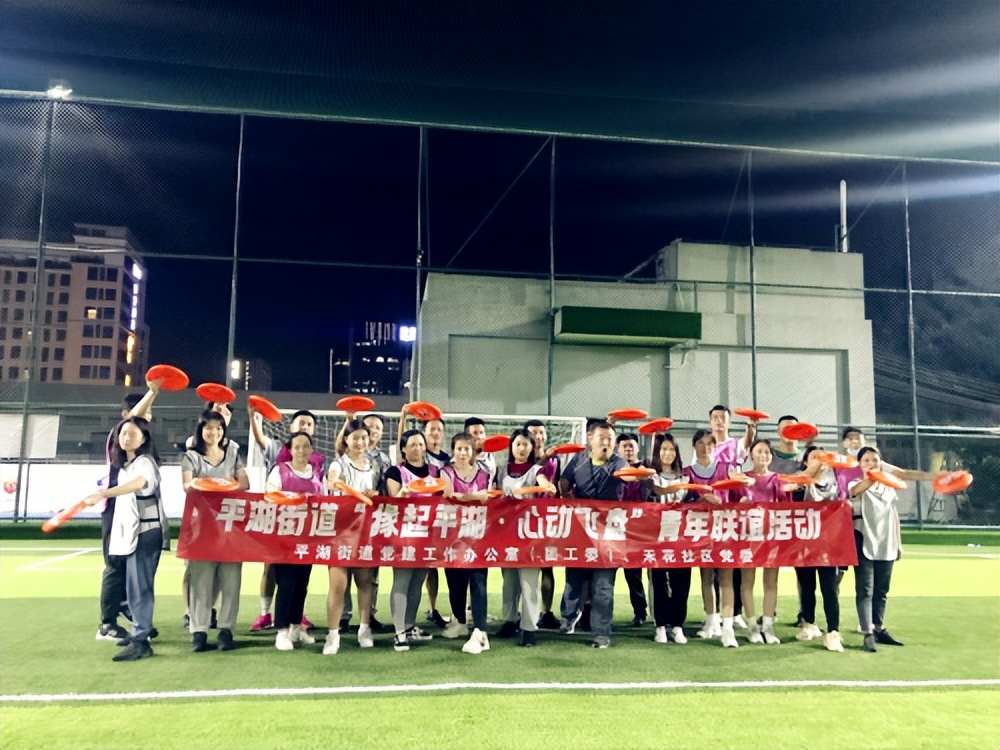 把自家楼顶改造成种菜养鸡的地方,楼顶露台草坪花园改造