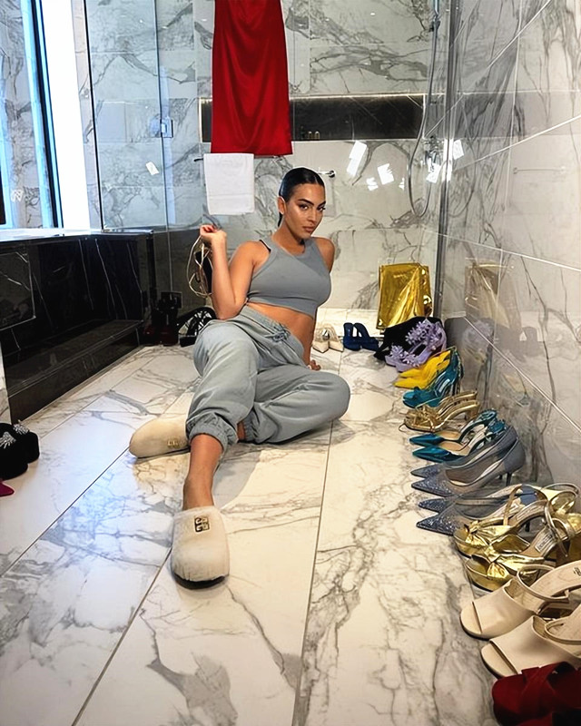 乔治娜在沙特的图片,乔治娜沙特造型