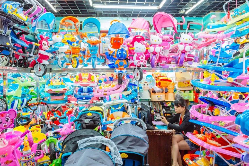 荆州义乌小商品城现状,义乌中国小商品城第三代市场