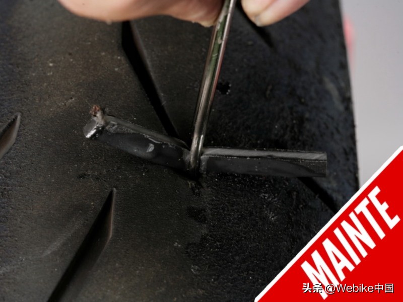 摩托爆胎要换还是修,摩托车爆胎时驾驶人怎么操作