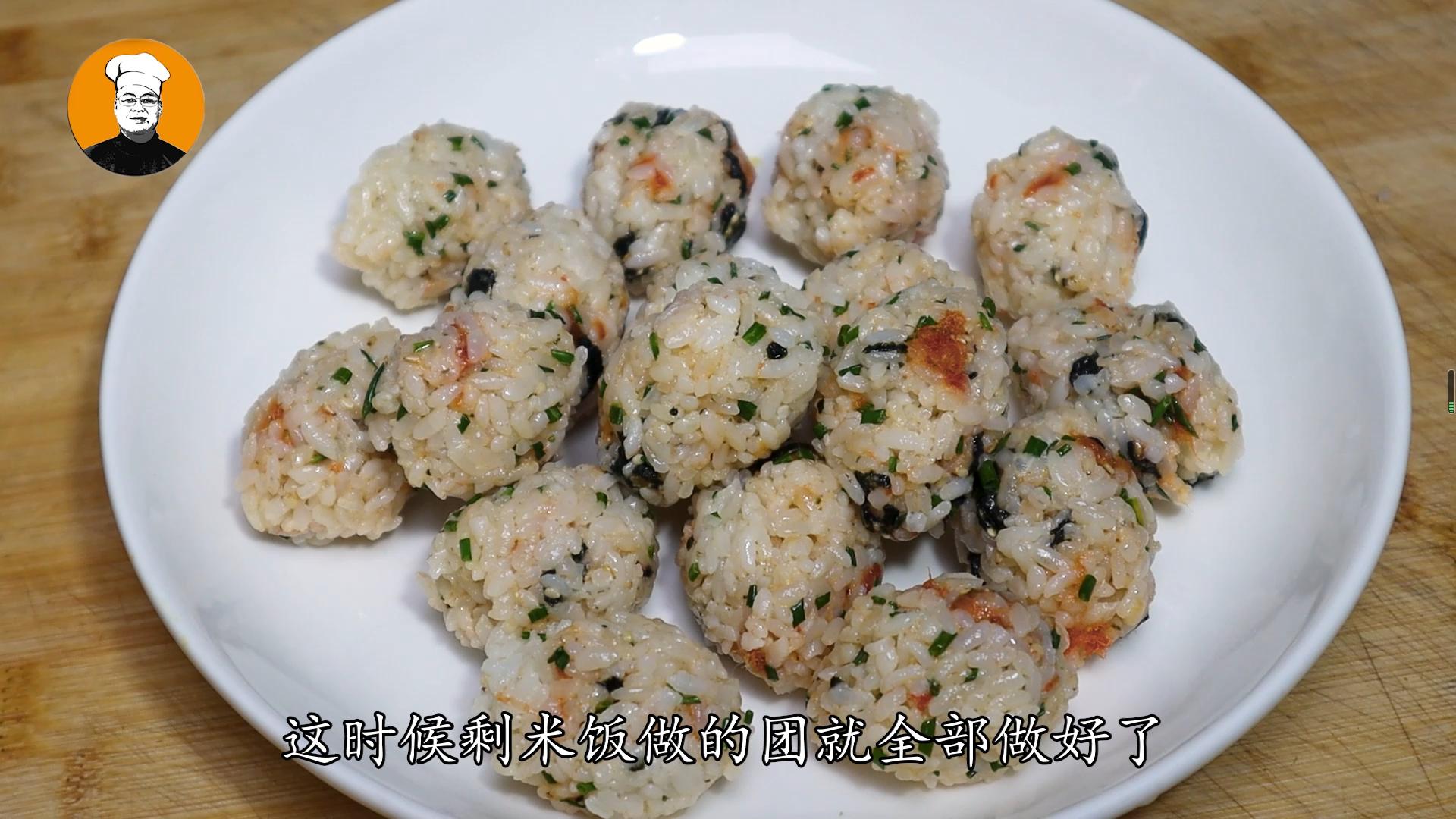 剩米饭做紫菜鸡蛋炒饭,鸡蛋米饭同时做蛋炒饭