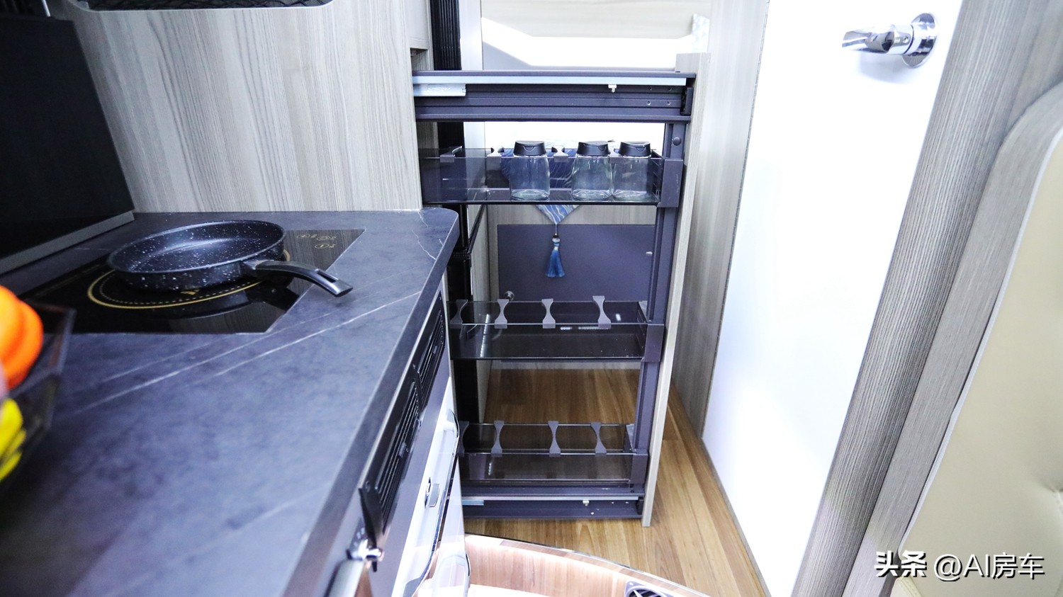 大型房车国产睡十人,目前国内最好的轻卡房车