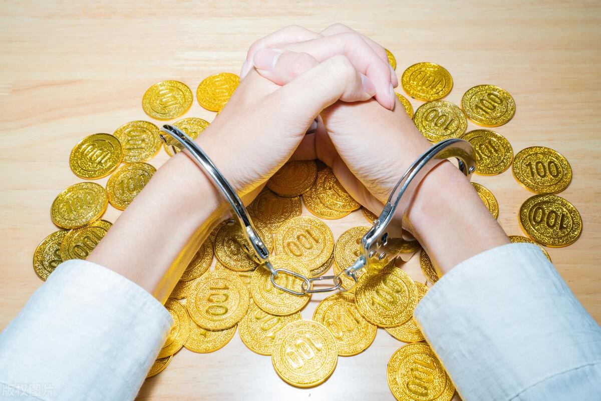 以借为名不还公款是否构成贪污罪,与贪污犯共谋贪污构成什么罪