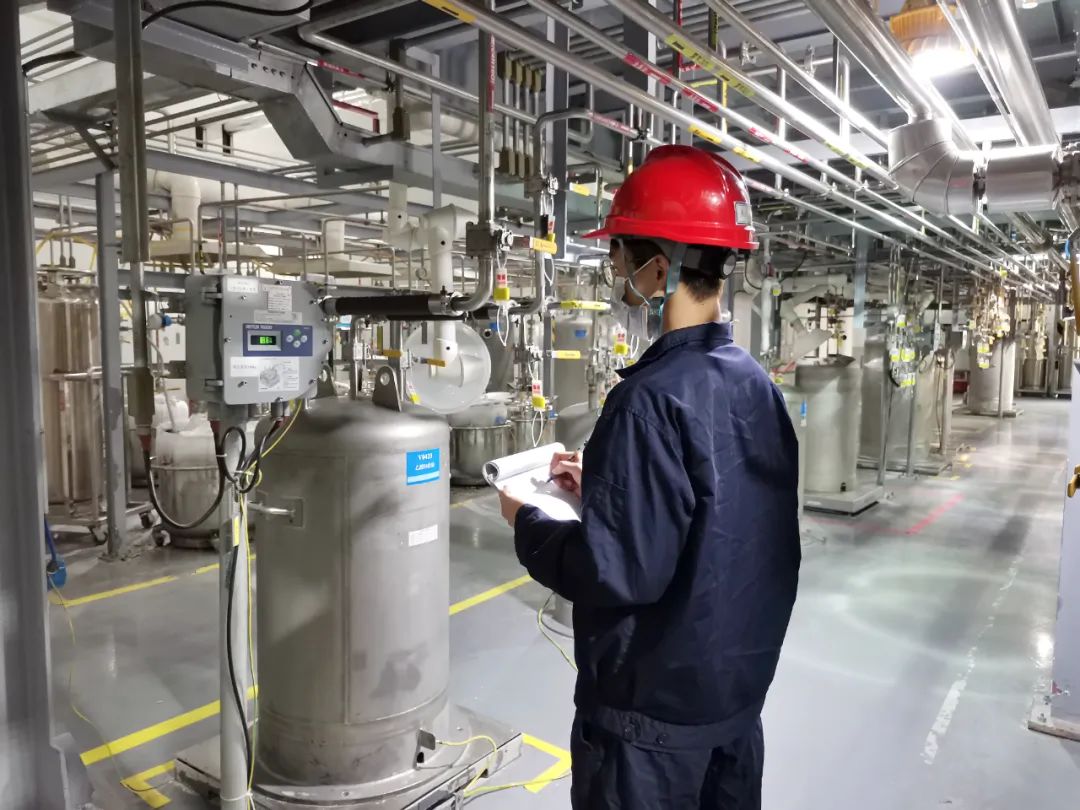 铆足干劲乘势起航,铆足干劲拼劲闯劲