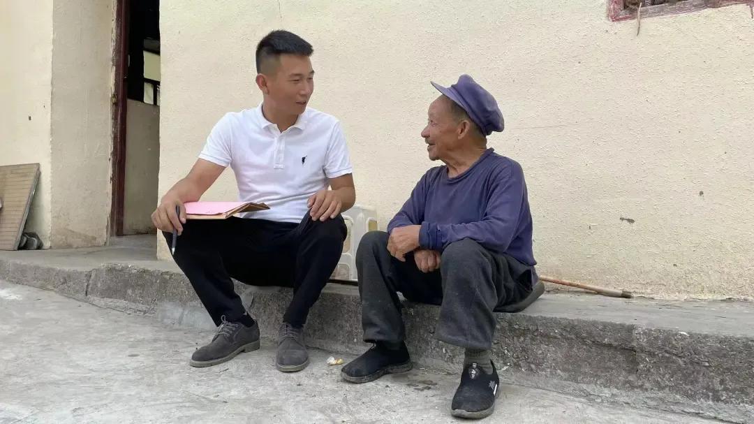 九寨白河乡芝麻村驻村队员杨尧：化解历史遗留问题，拉开乡村振兴大幕