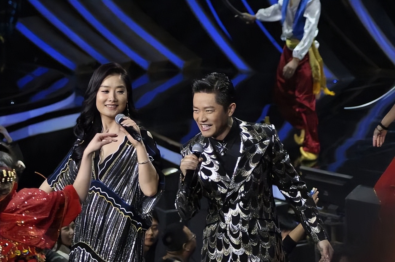 凤凰传奇被说土的节目,凤凰传奇被网红说土