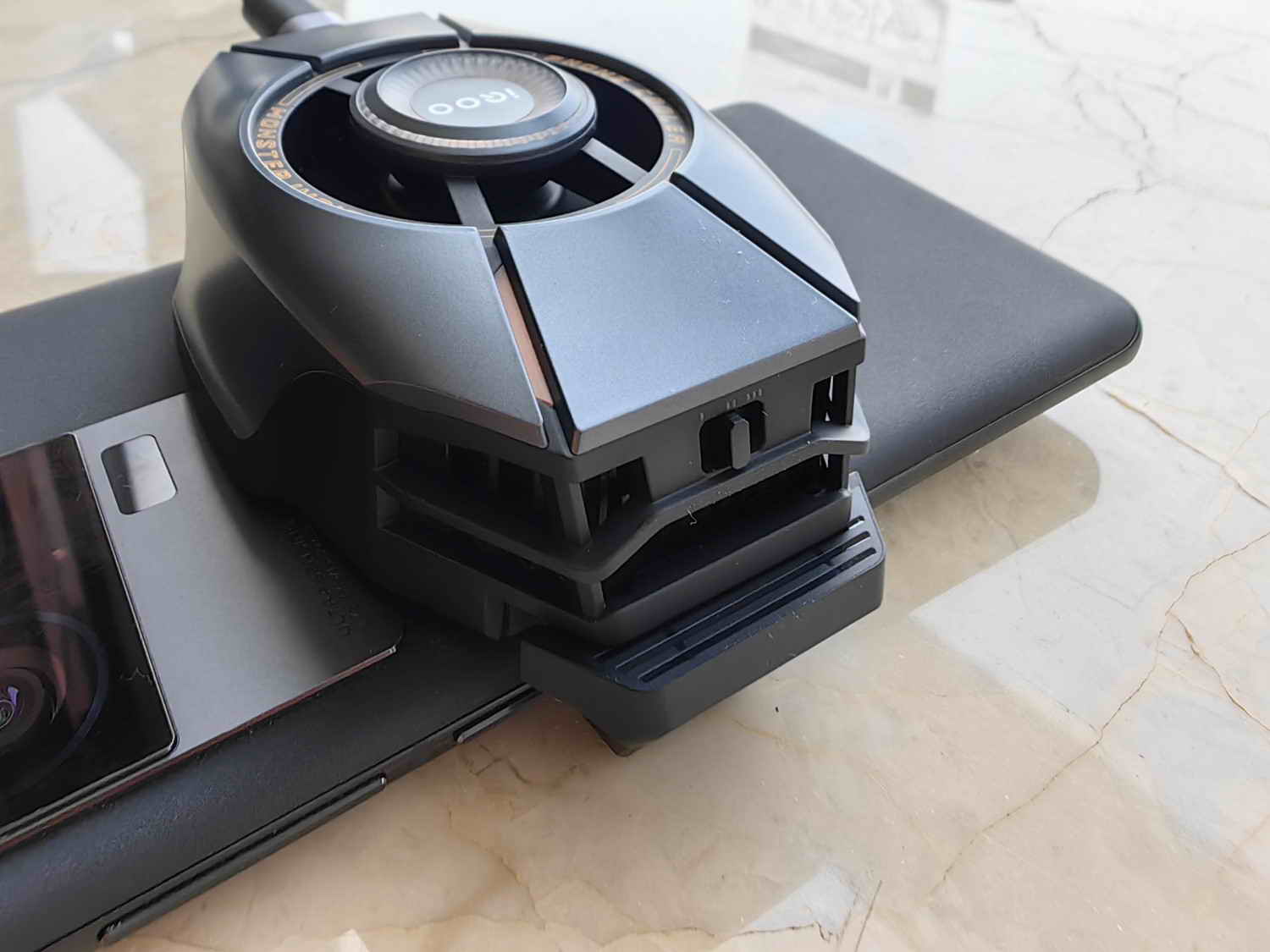 手机散热背夹iQOO,iqoo散热背夹2neo和1pro怎么选