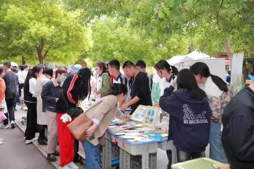 二外魅力，国际视野，销售火爆，一起相约洛阳二外校园贸易节