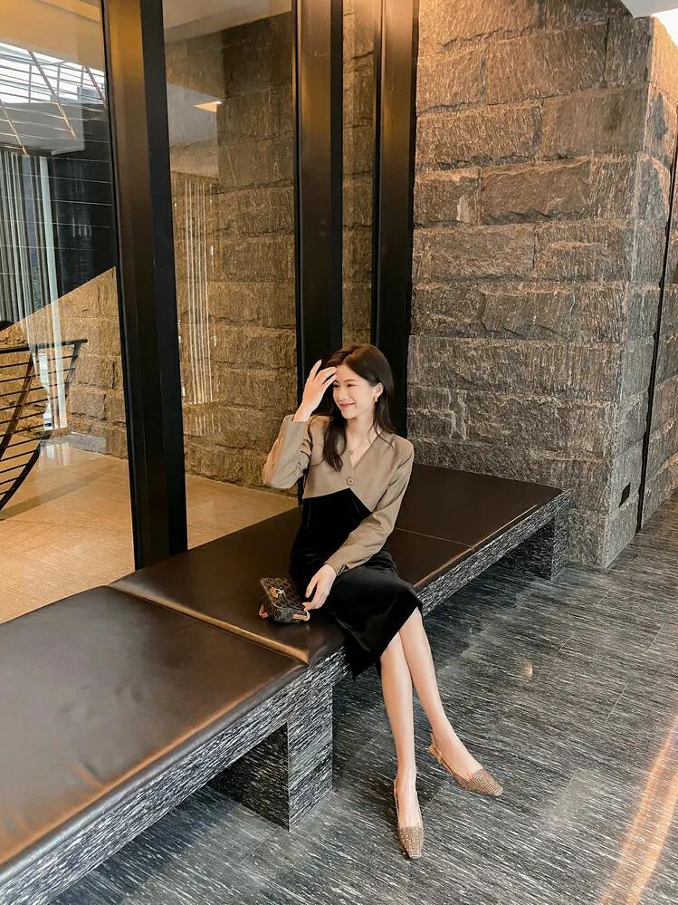 这双高跟鞋太美了，让我的脚香香哒。