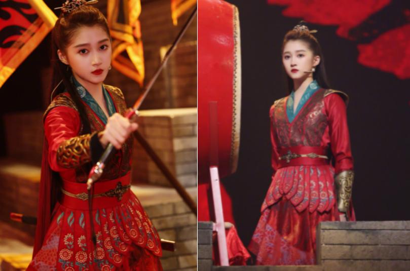 关晓彤霸气护戒指发布会,关晓彤微博之夜黑纱镶钻抹胸礼服