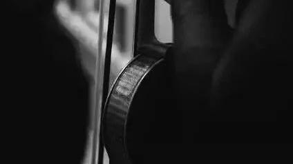 「好文分享」音乐能让我们在逆境中坚韧，也可以让人勇往直前