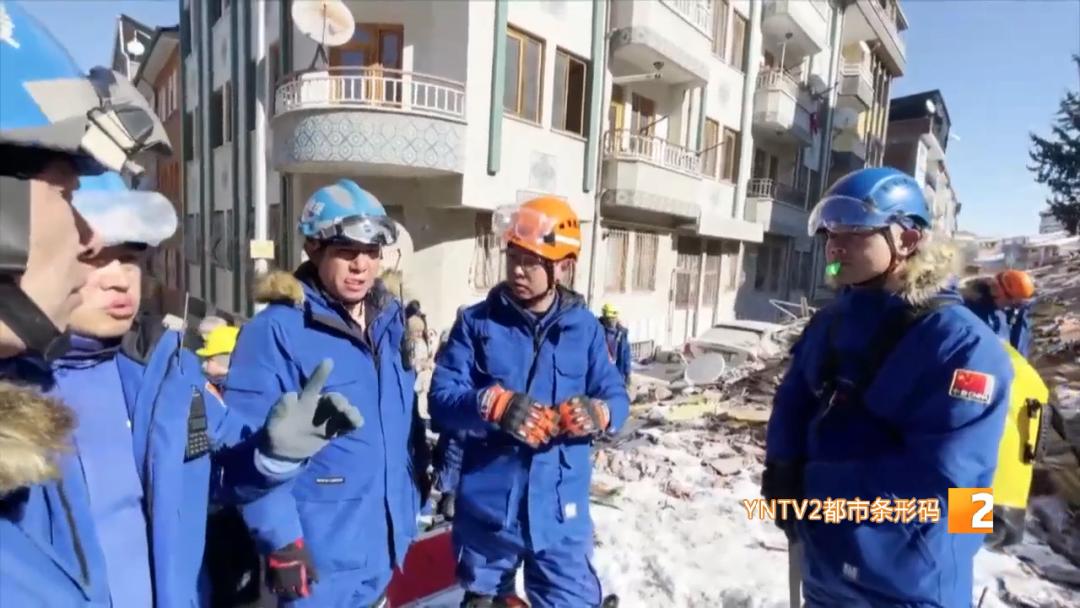 蓝天救援队英雄回家,蓝天救援队回家队长哭了视频