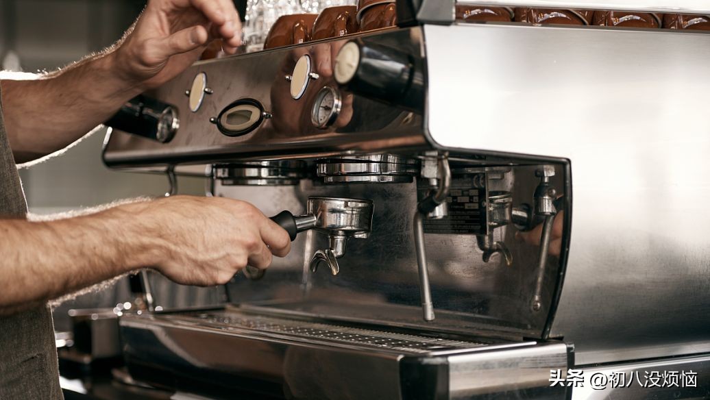 智能咖啡机的健康魔力：工作的一天，从AI调配的完美咖啡开始