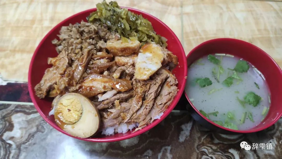 小姐姐吃猪脚饭,跟小姐姐吃猪脚饭