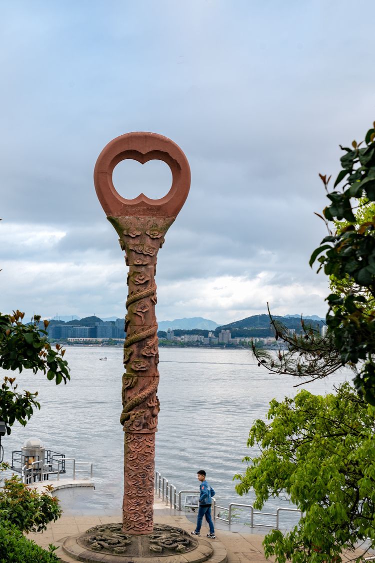烟雨千岛湖美景,千岛湖烟雨朦胧美如画