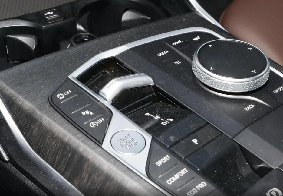 宝马3系的轮胎怎么看,宝马3系评测懂车帝