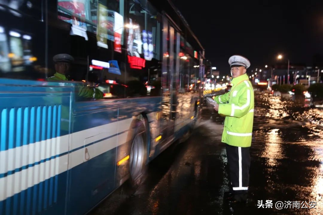 王军:守护着城市的畅通与安宁