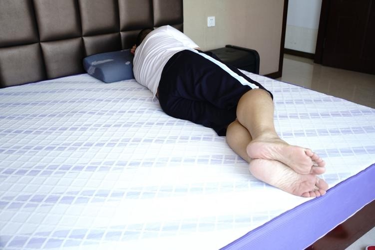 从拼多多买还是从京东上买好一些,小米8h网易严选床垫