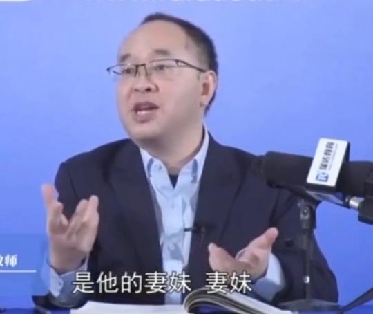 如果小姨子对甲男有好感，故意迎合他的行为，构成过失强奸吗？