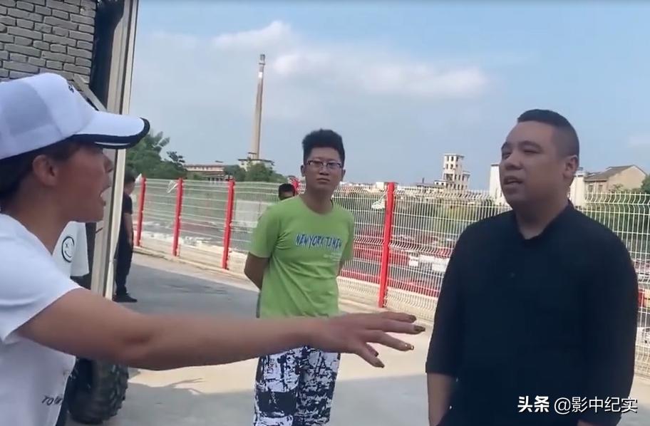 十岁的男孩开卡丁车追尾,10岁男孩玩卡丁车拦腰截瘫