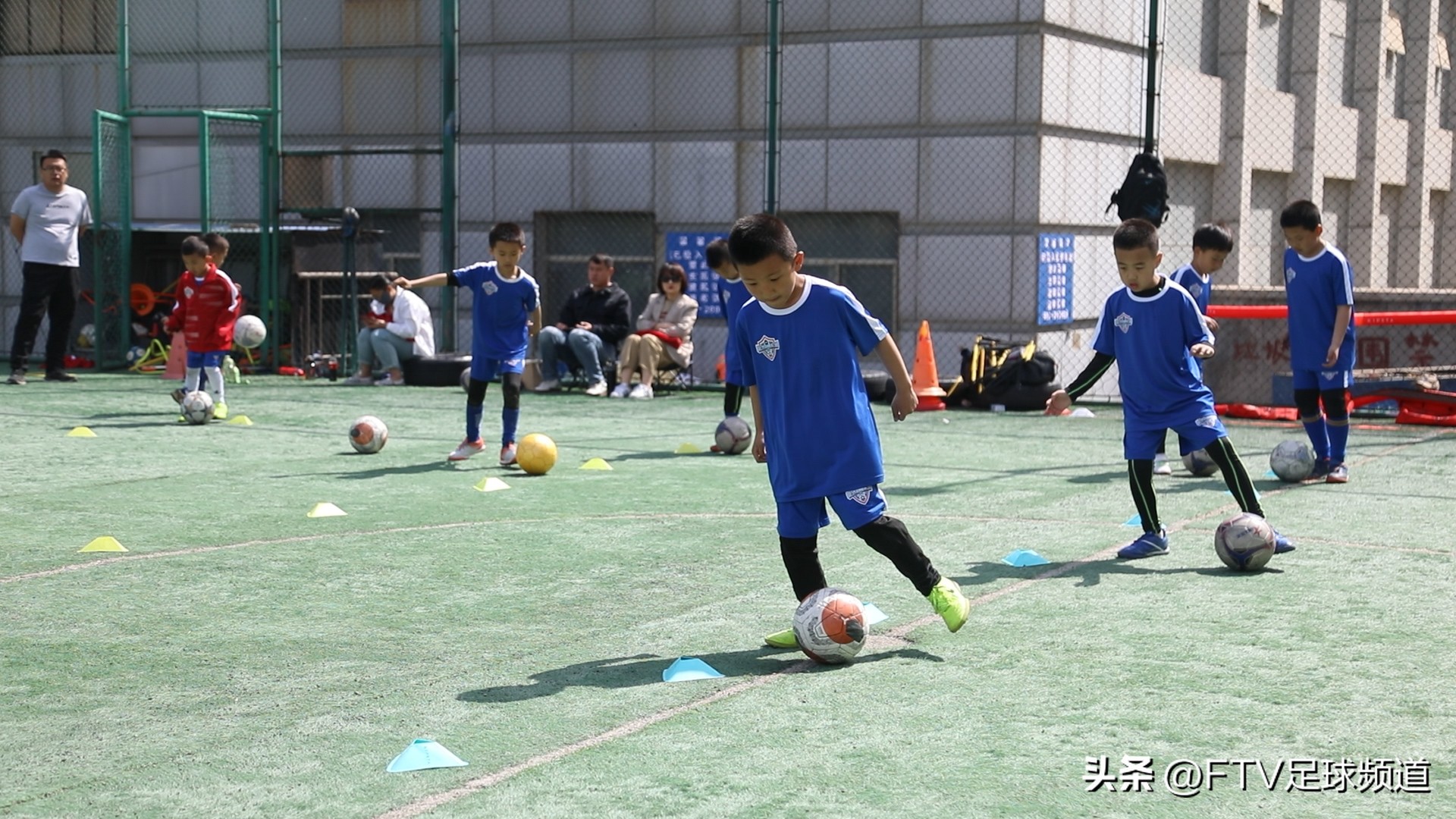 豪杰俱乐部是怎么赚钱的,豪杰足球俱乐部在哪里