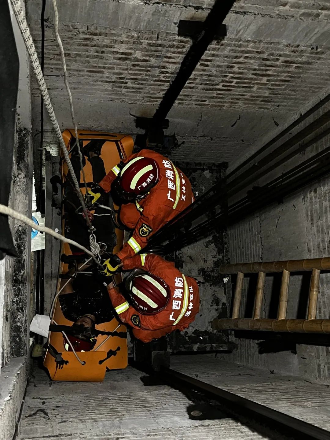 鐜夋灄甯傜缁靛尯宸ヤ汉瑙︾數鍚庣画,绂忕坏璺虫ゼ浜嬩欢