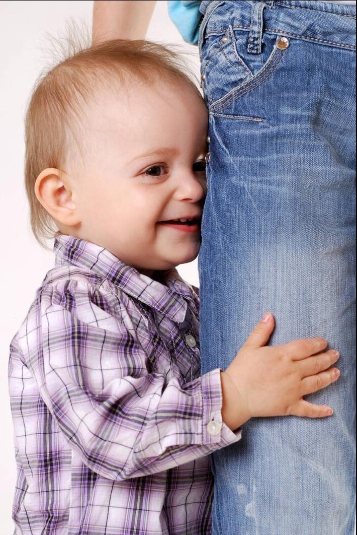 宝宝太黏人分离焦虑怎么办,宝宝老是粘人一放下就哭闹