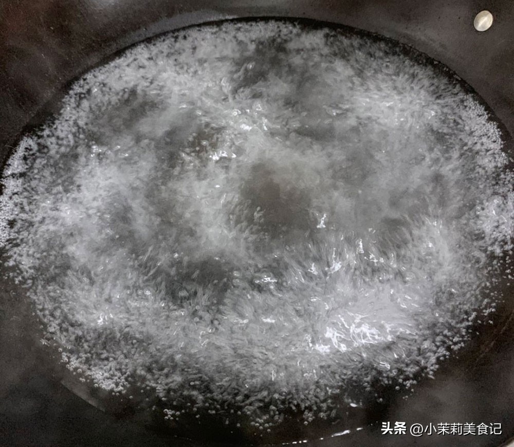 怎样腌酸豆角炒时不发黑,腌制酸豆角不放盐可以吗