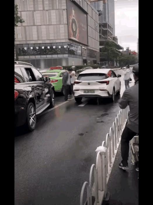 u型锁砸司机后续怎么判,u型锁砸日系车主事件判几年