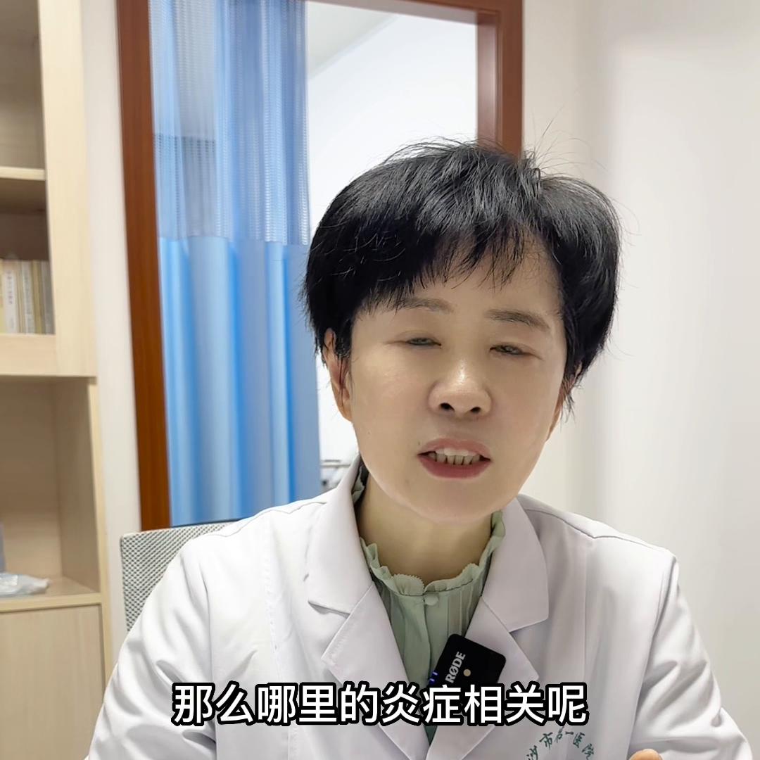 外阴有褐色分泌物是怎么回事,外阴流出褐色分泌物是什么