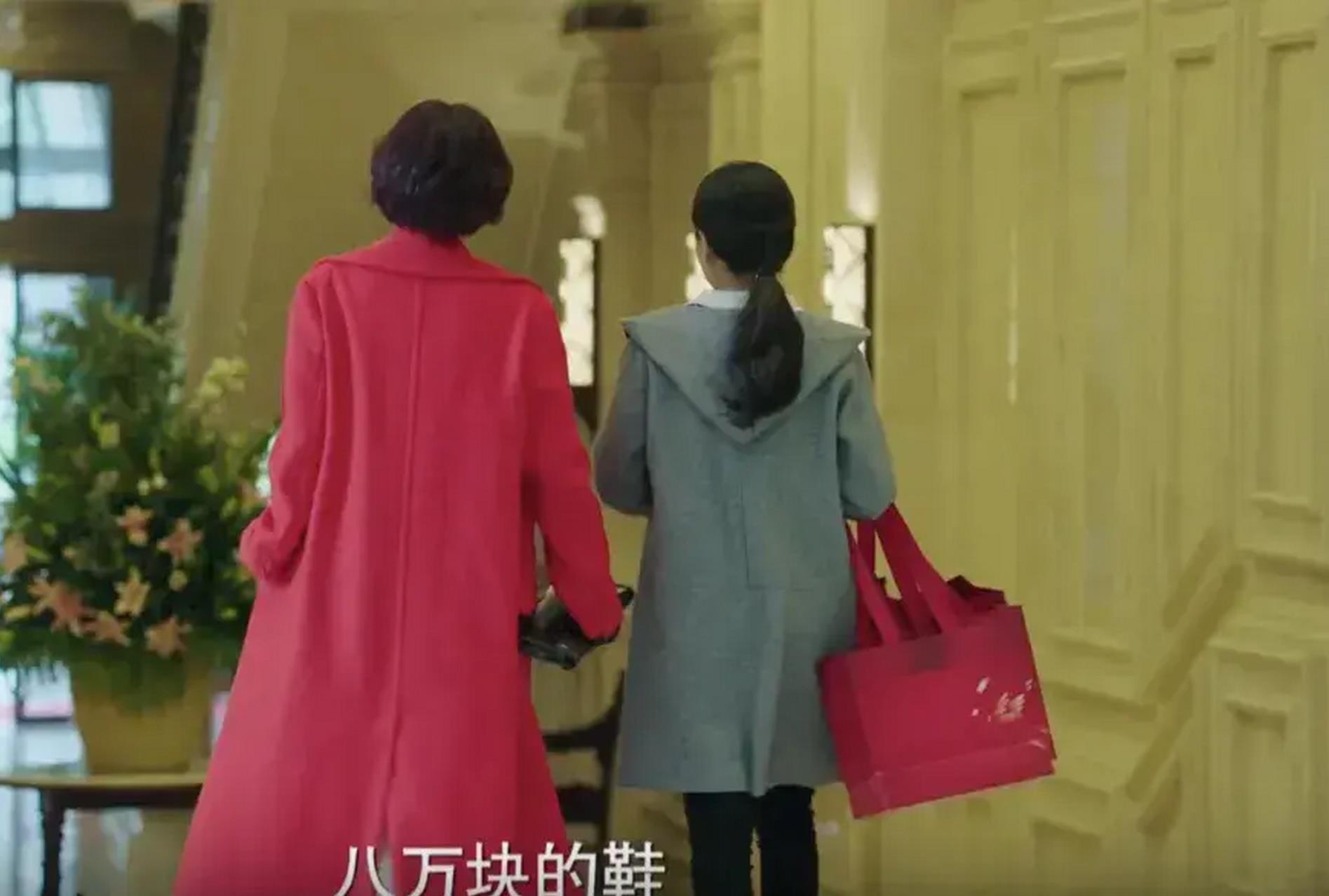 杭州女子8450元买一双拖鞋，穿3次后褪色，店员：很少有人穿2次