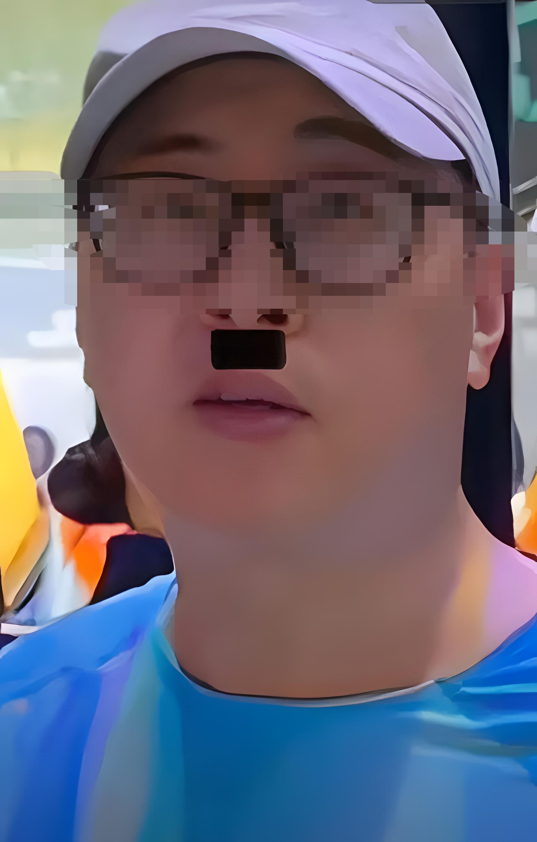 越闹越大！“蓝衣大佐”身份被曝，“*裤底**”被网友扒光，不是王某