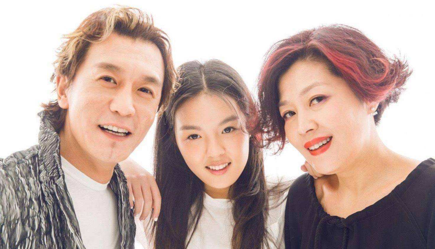 李咏离世4年，再看哈文的状况，才明白嫁给李咏是最好的选择