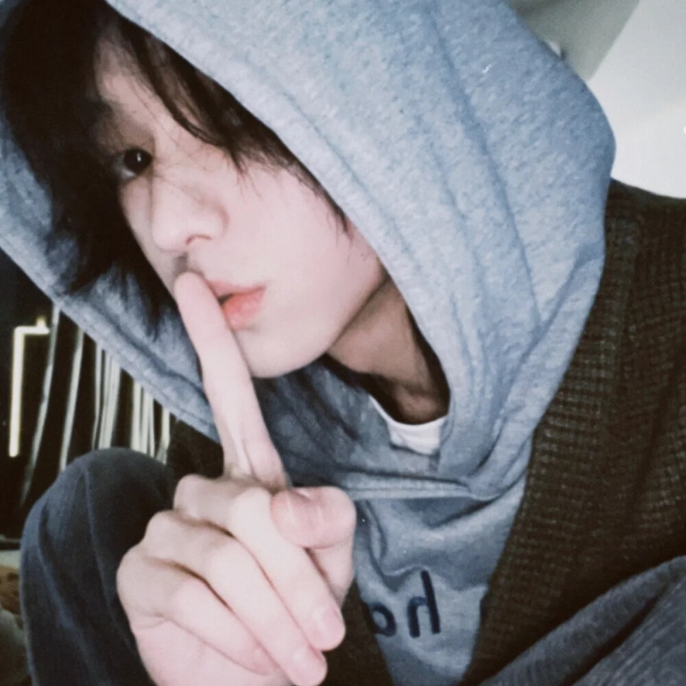 2023头像男生黑白高级质感,2024头像男生黑白高级质感